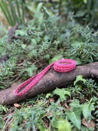 Laisse tissus chien roses 117cm