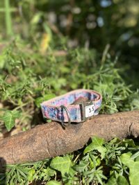 Collier tissu flèche